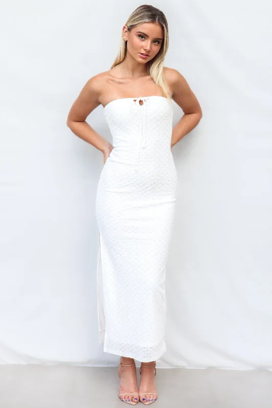 Sleek and sophisticated fashion for modern women   Maggie Maxi Dress - White