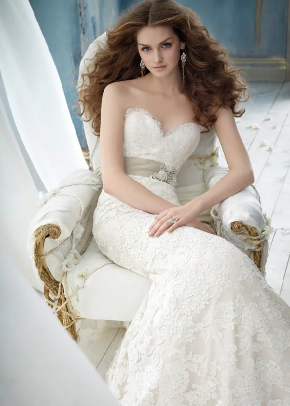 Discover the latest trends in women’s fashion   Jim Hjelm 8210